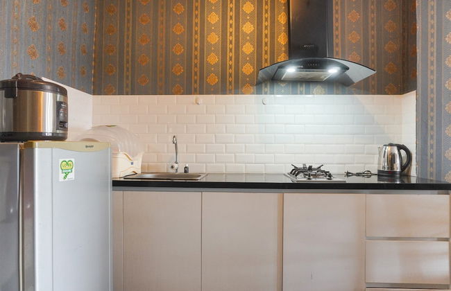 Good And Homey 2Br At Nifarro Park Apartment - Foto 9