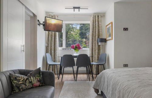 King Studio Apartment with Garden and Parking - Foto 12