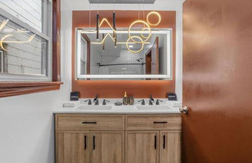 Renovated 6BR 2BA AC home and Game Room - Foto 26