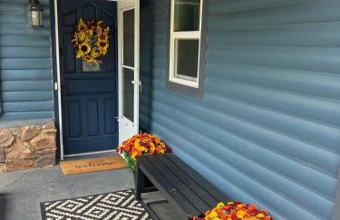 Cozy Riverfront Cabin with Fireplace & Deck - Foto 46