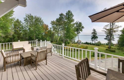 Enchanting Waterfront Sorrento Home with Deck! - Foto 1