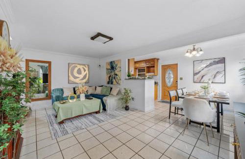 Entire Private Home with 4 Bedrooms 2 Bathrooms, Garage & Gated Yard, Near San Diego Gaslamp, Beach, Available Now - Foto 12