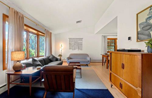 Charming Countryside Home with Yard and Office - Foto 16