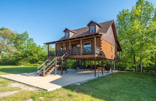 River Lodge Escape with Hot Tub - Foto 1