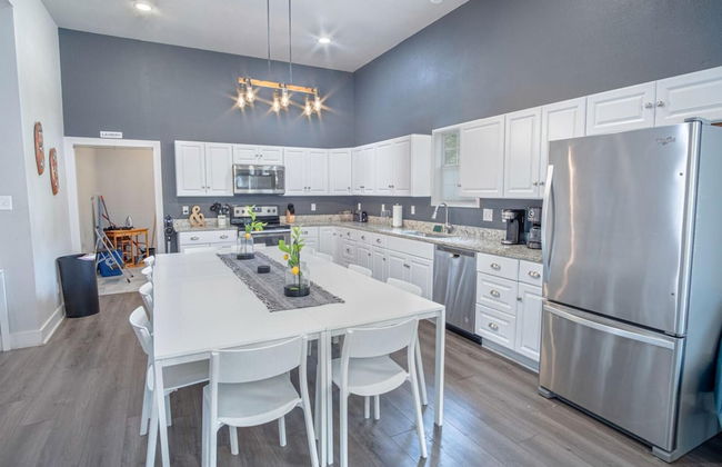 Gorgeous Family-friendly Home Near Downtown - Photo 8