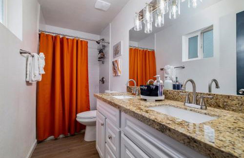 Gorgeous 4-bed home with Golf, Pool, & Hot Tub! - Photo 20