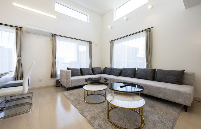 THE LUNA LOUNGE - Photo 69