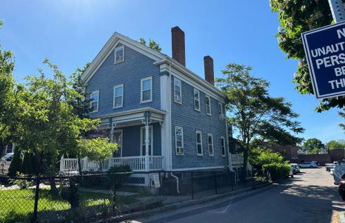 Beautiful 2-Bedroom, 2-Bath Townhouse - Photo 3