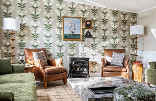 The Curator's Retreat For 8 - Photo 27