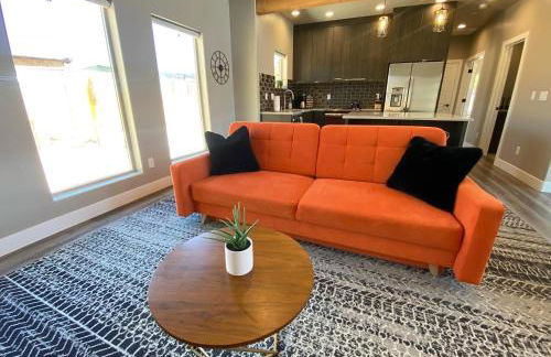 Timber & Tin G 2Bed 2Bath w Pool & Rooftop Deck - Foto 46