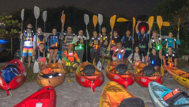 Tour nocturno en kayak por los manglares de Mandinga - Foto 3, Disfrutando de la ruta nocturna en kayak