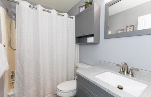 Modern Condo Central Huron Boat Basin Area - Foto 39