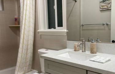 New! Modern Gated Summer Getaway Home - Foto 12