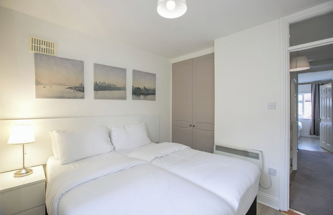 Grand Canal District Apartments - Photo 16