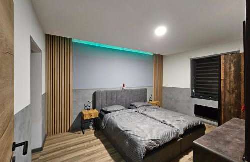 Villa Joy with Pool,Jacuzzi,E Auto Station - Foto 30