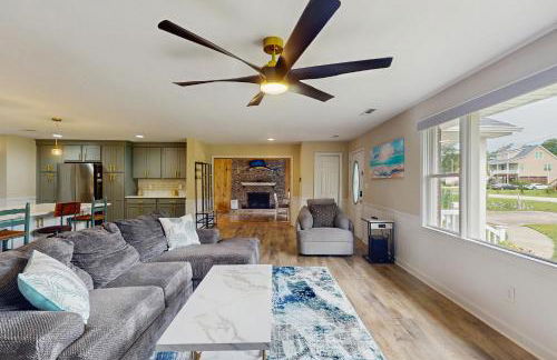 Serene 3BR Waterfront Retreat With A/C, Wifi, Two Kayaks, and Full Kitchen - Foto 6