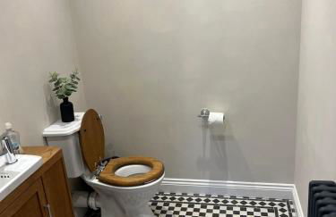 Charming 2-Bedroom Cottage in Warwickshire - Photo 11