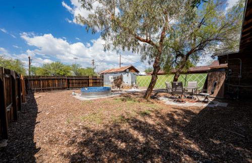 Work Desk- FirePit-Pool-Steps to UofA - Foto 49