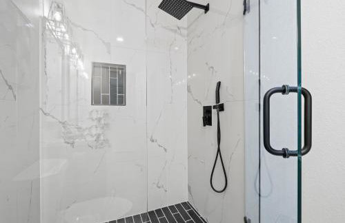 Modern Gem Near Downtown! - Foto 26