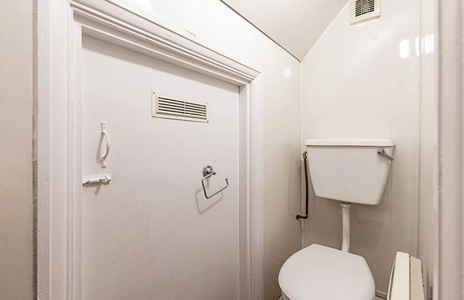 Charming Kensington Apartment - Photo 16