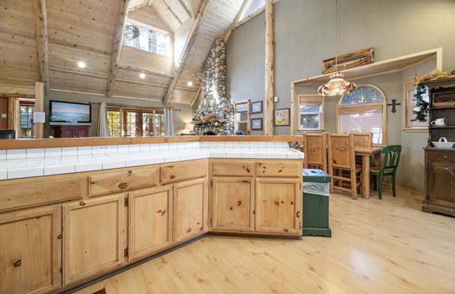 Abe's Cool Cabin - Nice luxury home with a game room, hot tub, and pool table - Foto 31