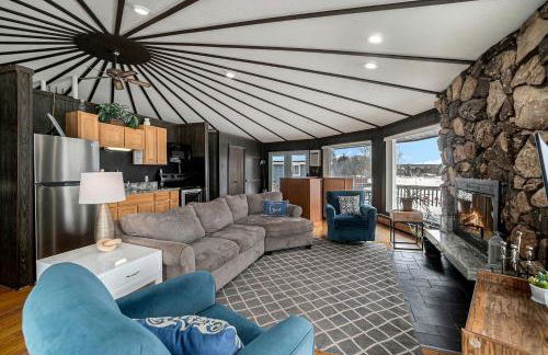 Stunning Cabin Getaway Perfect for Large Groups Situated in Boyne Falls, Michigan - Photo 44