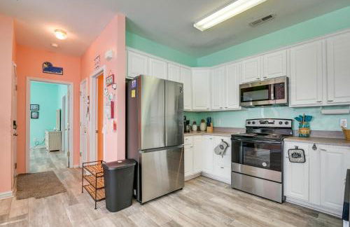 Walk to Ocean and Pier Surfside Beach House with Pool - Foto 8