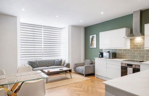 Stylish Apartment with Parking 2 Mins to Seafront - Foto 13