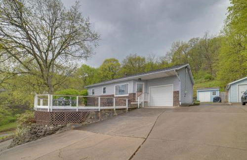 Watch the Sunrise at this Quaint Lake-View Cottage - Foto 29