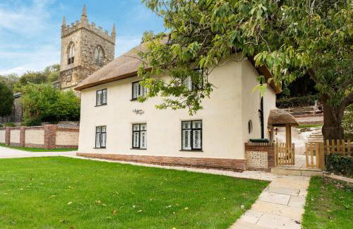 St James Cottage - Luxurious Dorset Escape in Idyllic Milton Abbas - Photo 1