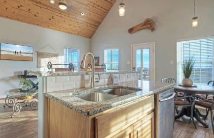 Group Getaway w/ Pool, Boat Dock 2 Homes Laguna Village Retreat by Avantstay - Foto 126