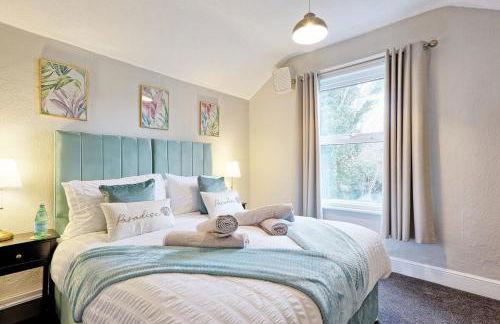 Large 5-Bedroom Home, Perfect for Long Stays & Team Accommodation - Foto 37