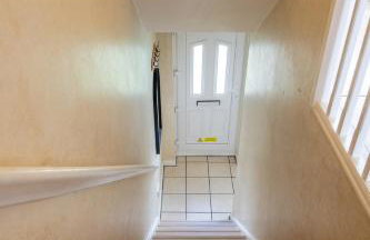 2BR Home Near Shops & Transport Links - Foto 20