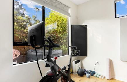 Silverlake Sunset Treehouse • Art-Filled Escape w Jacuzzi Sauna AvantStay - Foto 65