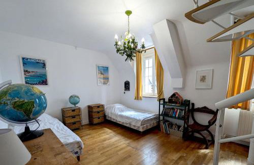 Rare pearl with garden facing the sea - Photo 10