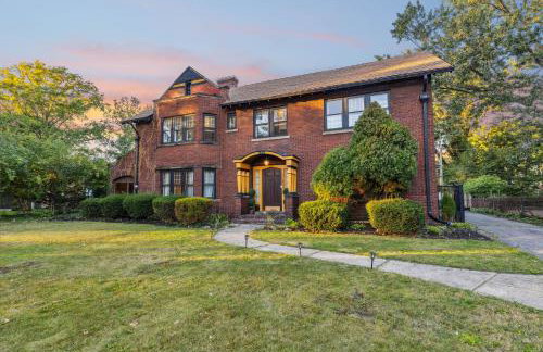 Steps to Edgewater - Sleeps 14 - Fun Game Room Retreat - Foto 10