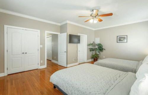 Large 4 bedroom - 8 beds - Pet Friendly - Foto 5