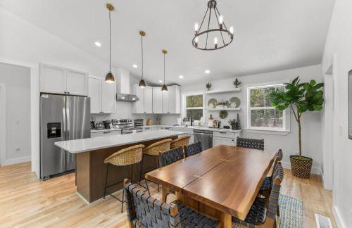 Wagon Wheel Hideaway - All season new build home near Tamarack Resort & Lake Cascade - Photo 2