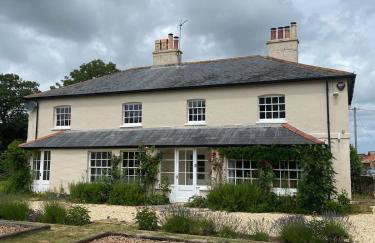 Hawthorn Farmhouse - Photo 1