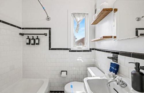 Book Now!- Fenced Yard - BBQ Grill & 4 Tvs -Luxury Getaway -Floyd's Freedom- - Foto 37