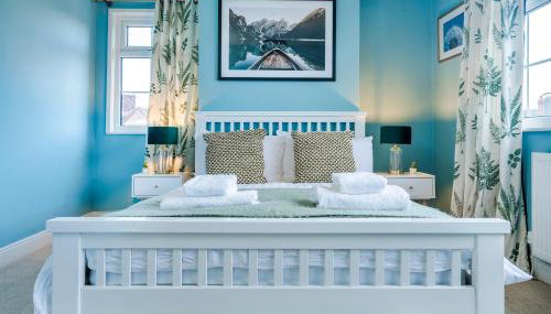 Stylish 3 Bed House, Free Parking, Near M53, Fast WiFi, Garden - Foto 5