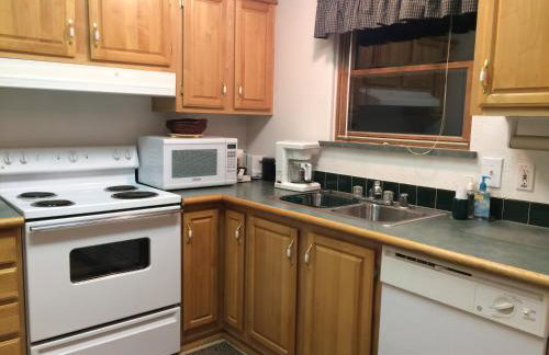 Whistle Pig Retreat at 22 West Cabins and Recreation - Foto 16