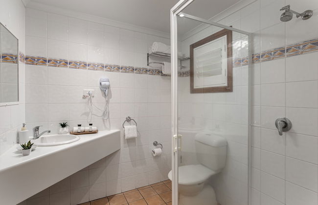 Sunlit Waters Studio Apartments - Photo 29