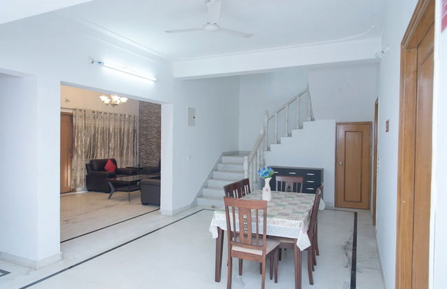 OYO 11064 Home Elegant 3BHK Villa Near Hiran Magri - Photo 14