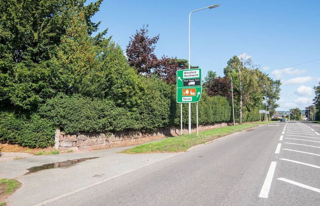 Super Spacious Barn Conversion With Free Wifi, Netflix Fireplace - Photo 37