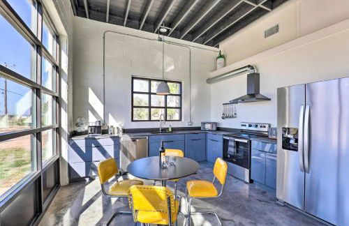 Unique Texas Home in Converted Gas Station! - Foto 9