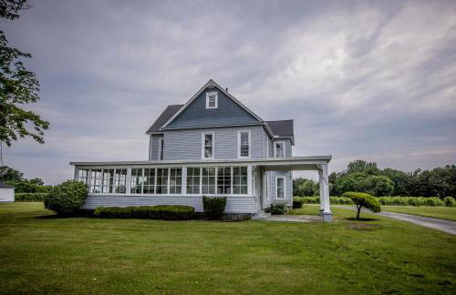 Lakeside Vineyard Farmhouse - Foto 1