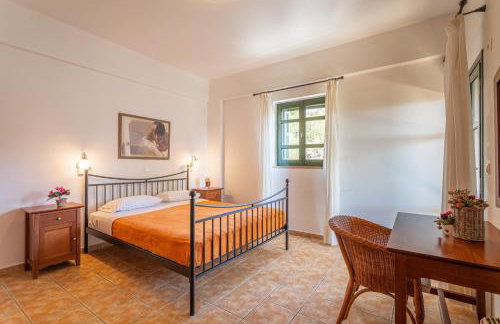 SOFIA, Luxury Stone Villa in Stoupa with Private Pool, BBQ and Amazing Sea View - Foto 16