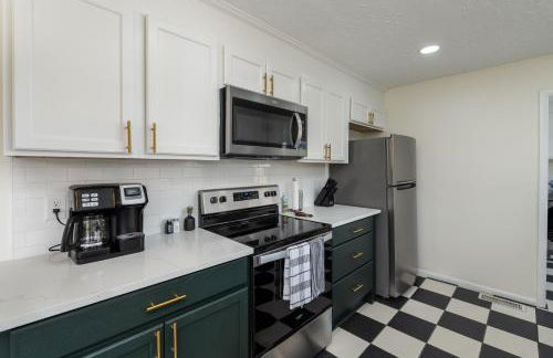 NEW Dragster Dream House - Game Room - Walk to the Speedway - Foto 8