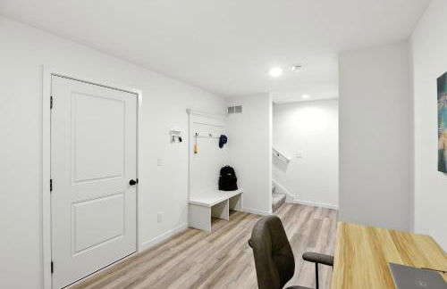 Modern Townhome Retreat in Prime Location townhouse - Photo 17